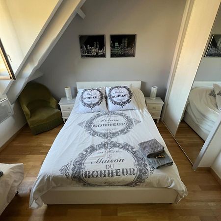 La Maison Du Bonheur Saintry-sur-Seine Экстерьер фото