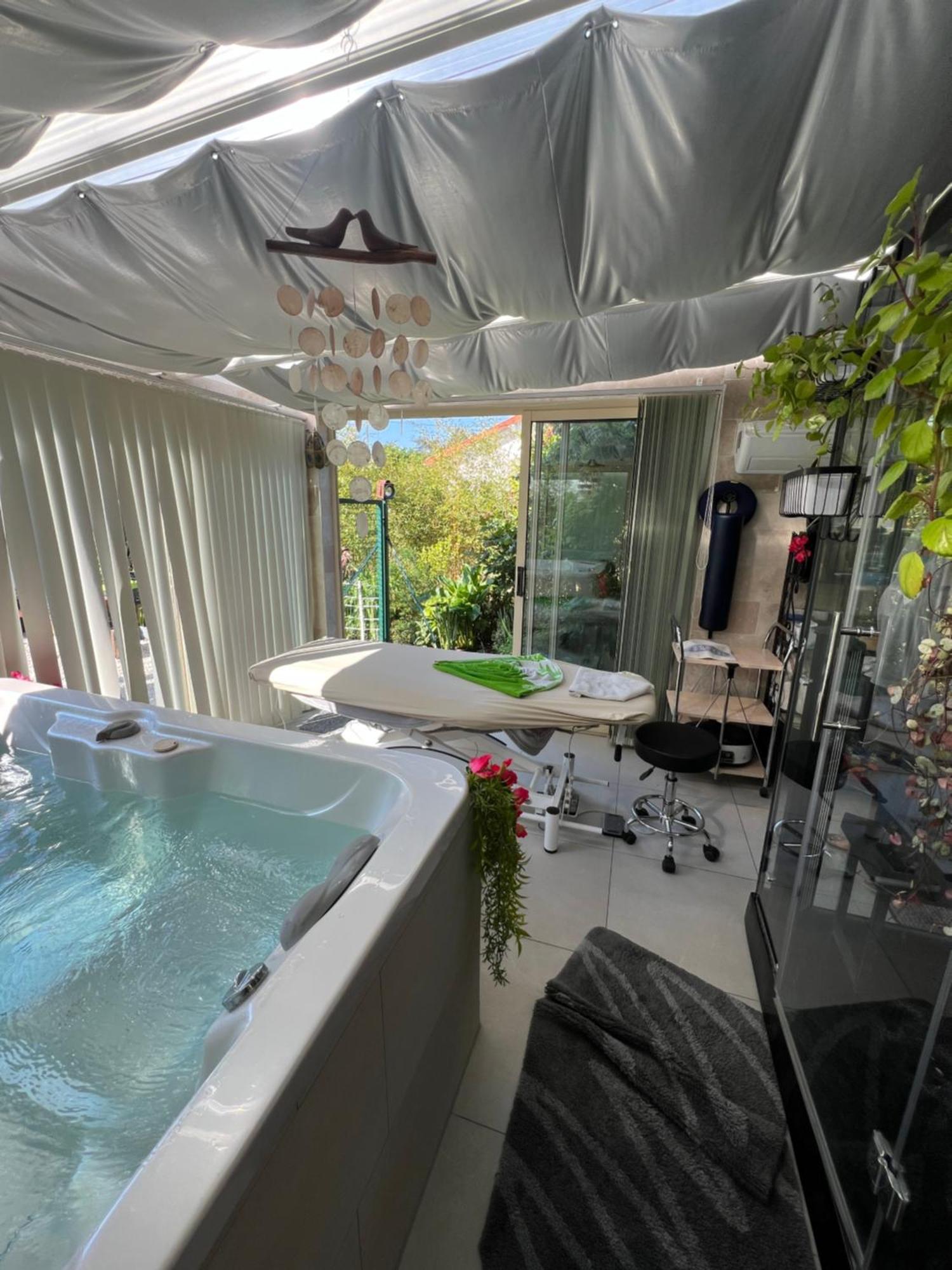 La Maison Du Bonheur Saintry-sur-Seine Экстерьер фото