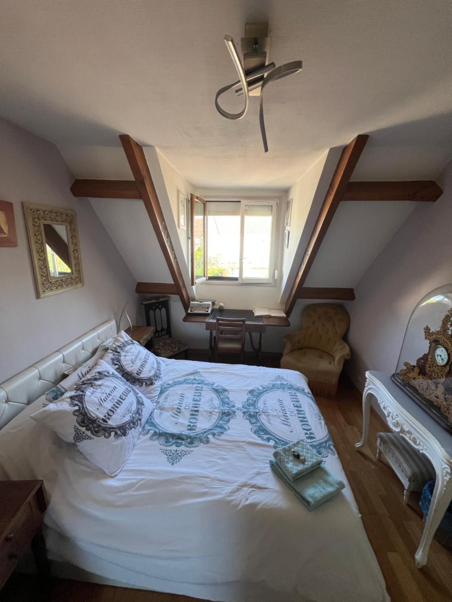La Maison Du Bonheur Saintry-sur-Seine Экстерьер фото