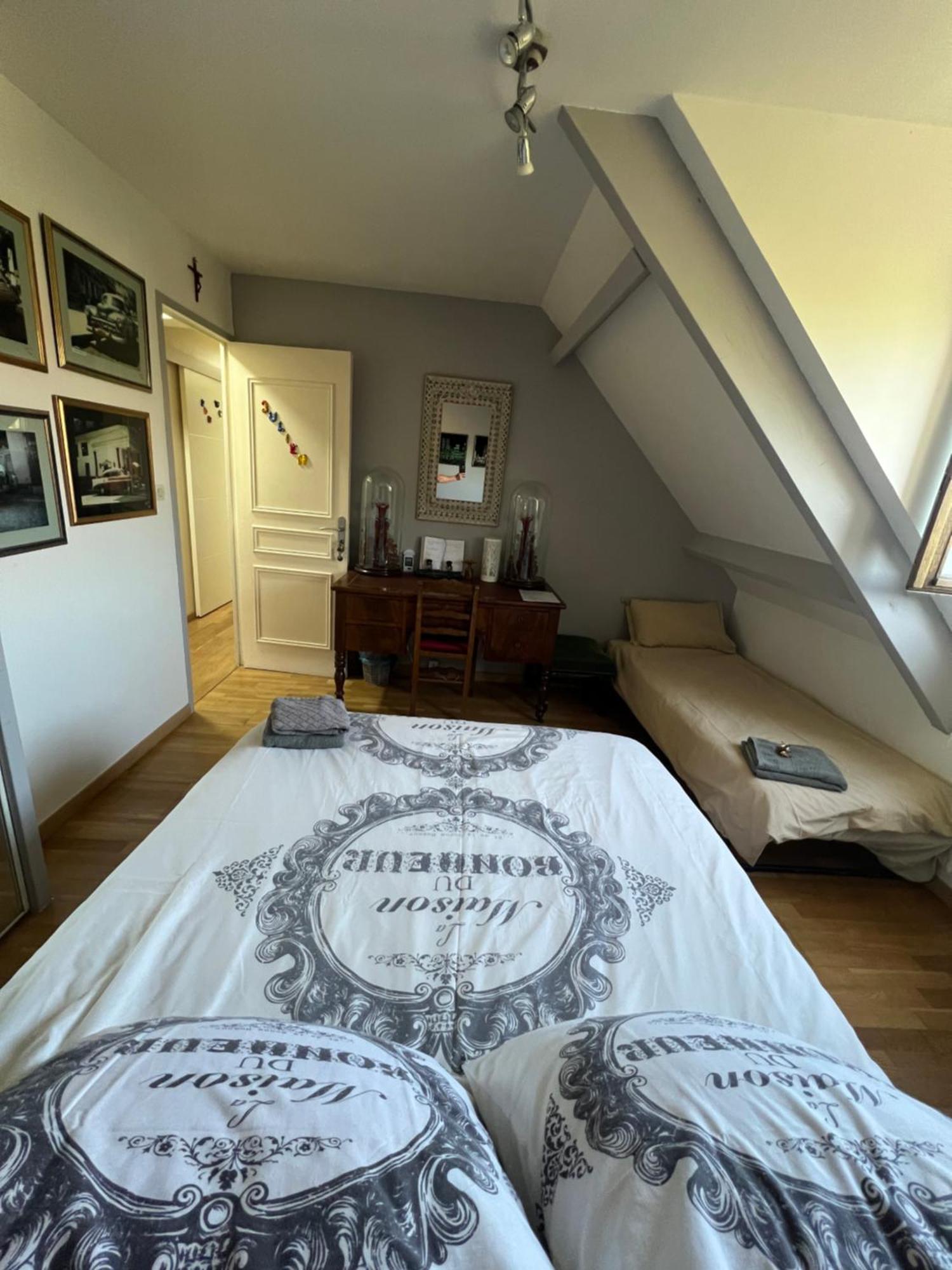 La Maison Du Bonheur Saintry-sur-Seine Экстерьер фото