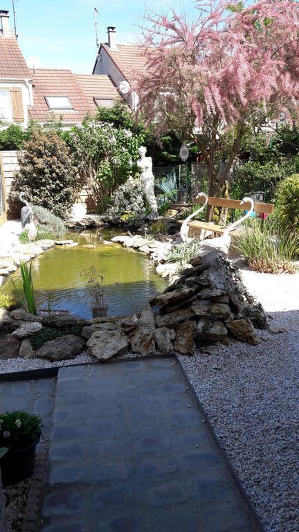 La Maison Du Bonheur Saintry-sur-Seine Экстерьер фото